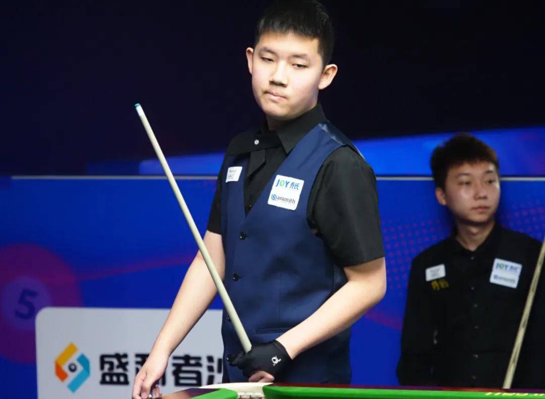 持偶像的同 持偶像的同