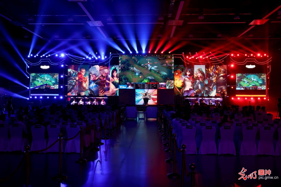 在接受采访 在接受采访